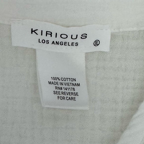Kirious Los Angeles White Gauzey Top w/ Gold Buttons and Knot in Front - Picture 3 of 4